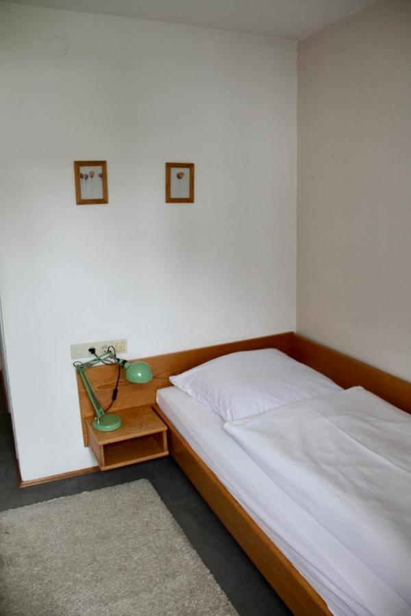 Hotel Schildwirtschaft Zum Rothen Ochsen Laupheim Exterior foto